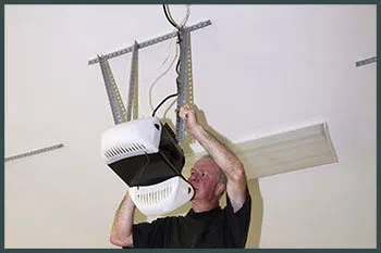 Two Guys Garage Doors Chicago, IL 773-541-8009 - serv-cont-open-gr-43m